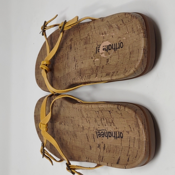 Orthaheel Solana Yellow Strappy Flip Flops 9 - Picture 3 of 9